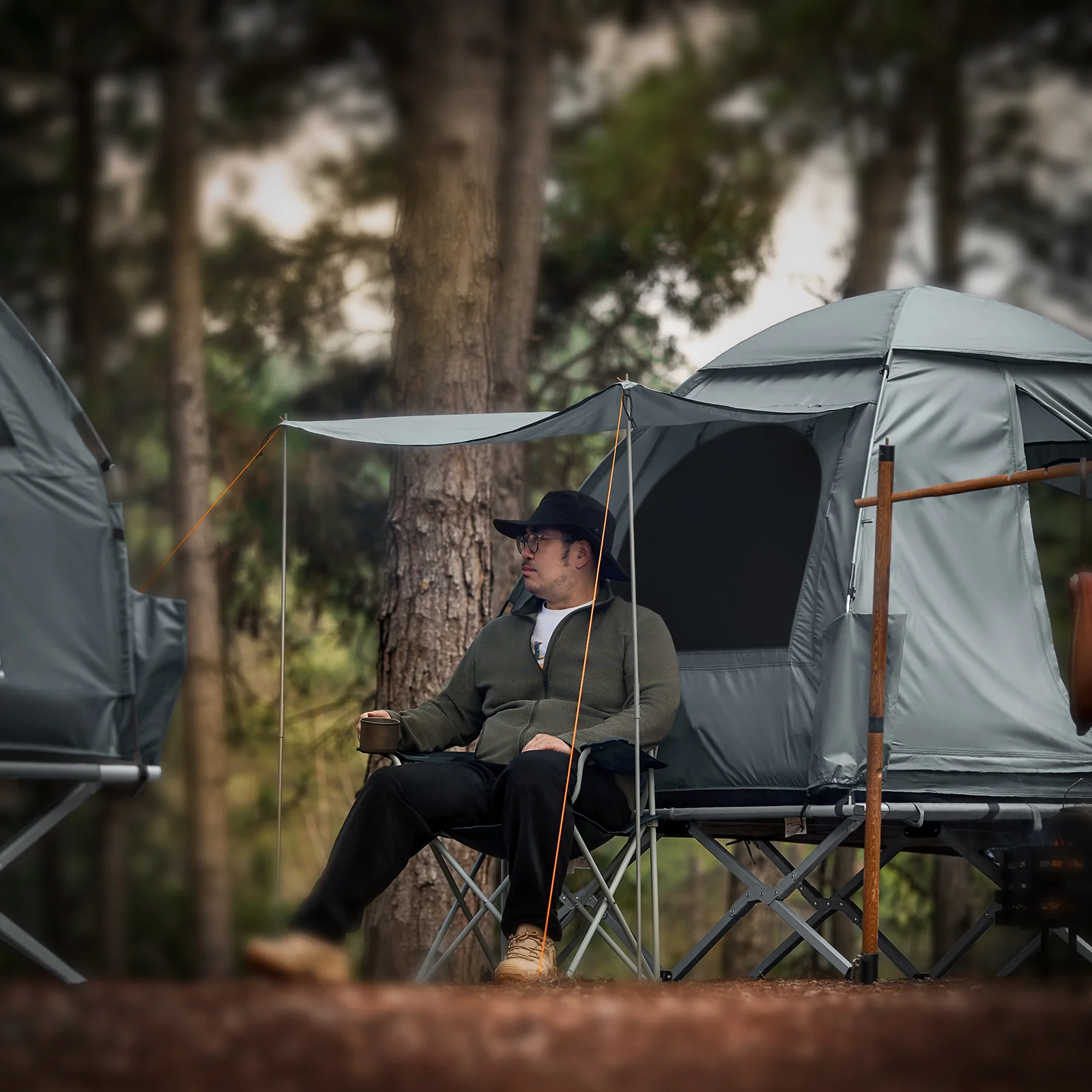 SoBuy OGS32-L-HG 4-in-1 Camping Tent met Opvouwbaar Bed, Waterdicht, Slaapzak en Matras, Lichtgewicht, voor 2 Persoon, Festival, Buitenleven, Hike en Bos - Grijs - Image 4