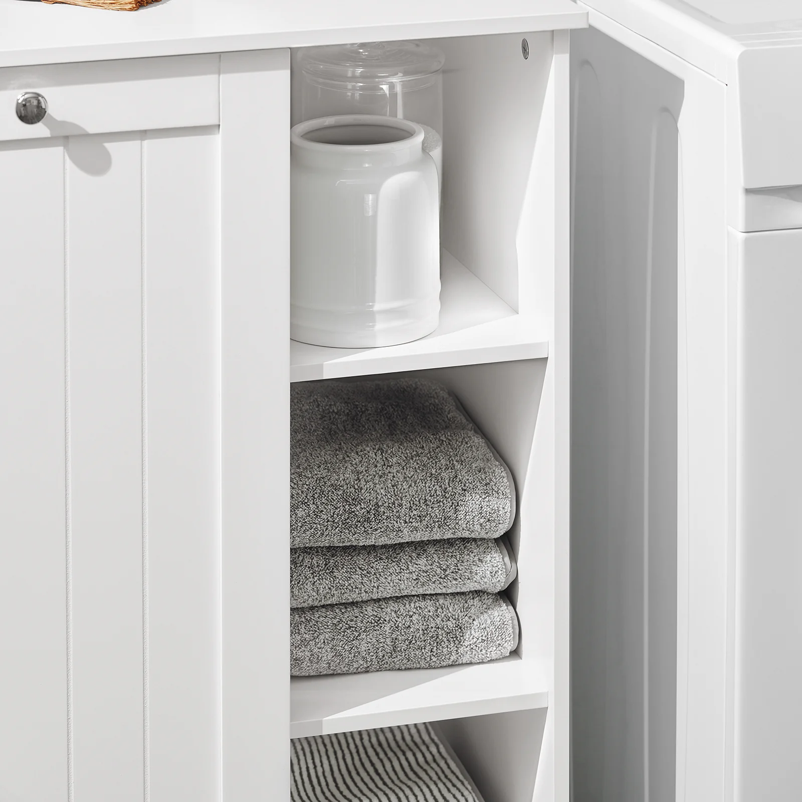 SoBuy BZR105-W Badkamerkast met Wasmand – Compacte Onderkast met Hangend Wasmandje en 3 Open Planken, Witte Houten Opbergkast, 60x37x86 cm - Image 6