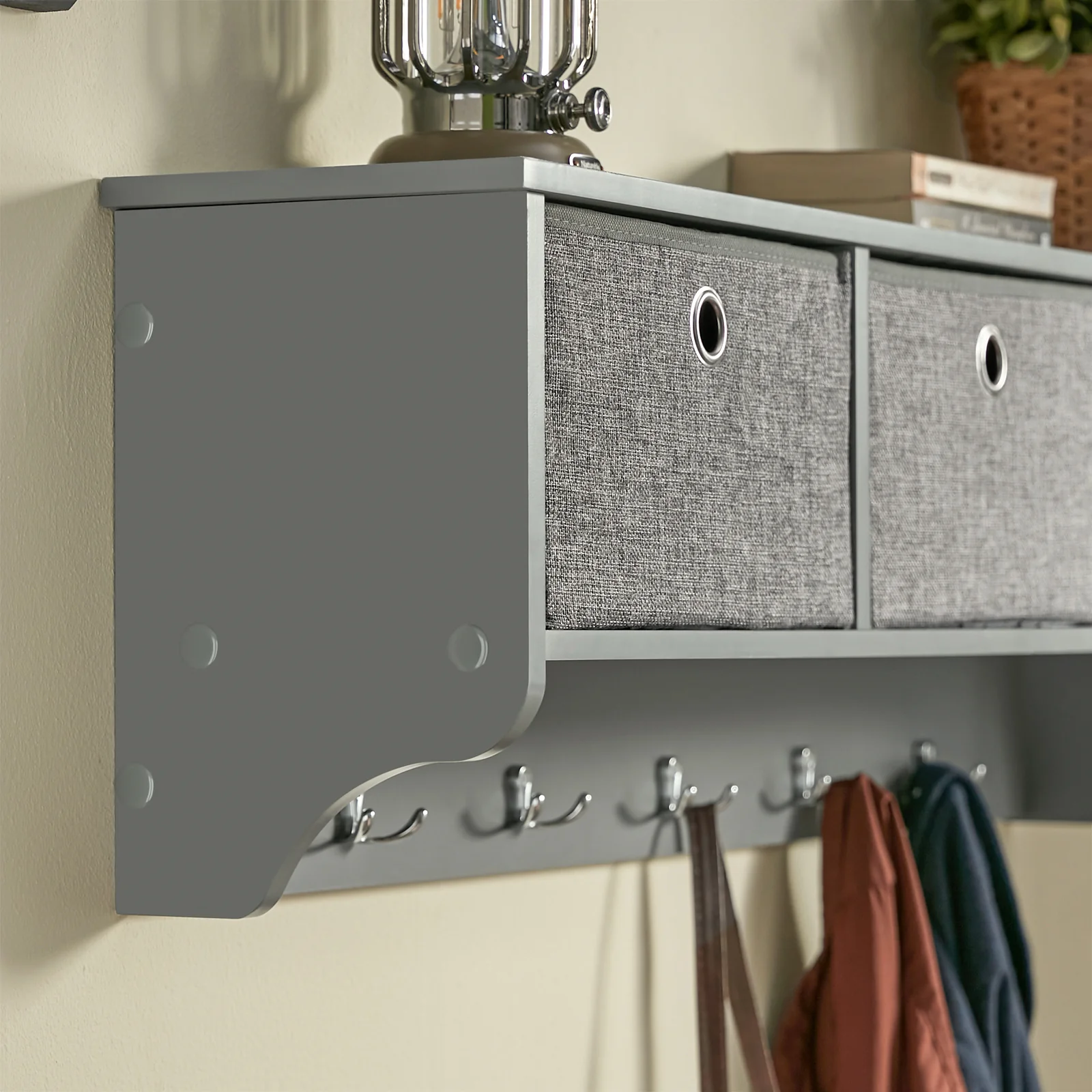 SoBuy FRG282-HG Wandkapstok met 5 Haken en 3 Mandjes – Houten Wandkapstok, Halmeubel met Plank – Hangende Kledingopslag voor Slaapkamer, Woonkamer, Badkamer – Grijs 100x20x30cm - Image 9