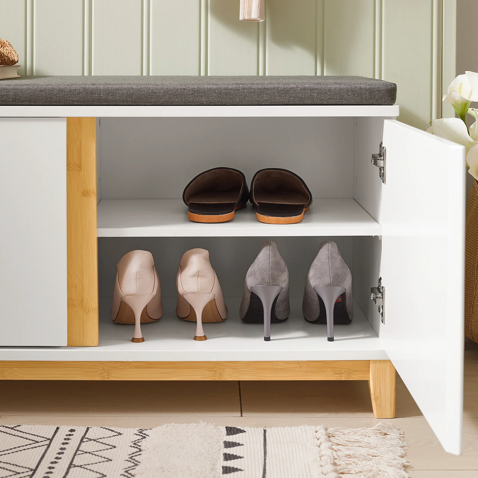 SoBuy FSR117-W Schoenenbank met Opbergruimte – 2-Deurs Kast met Zacht Kussen, Witte Schoenenopberger voor Hal, Slaapkamer en Woonkamer, 90x34x46 cm - Image 8