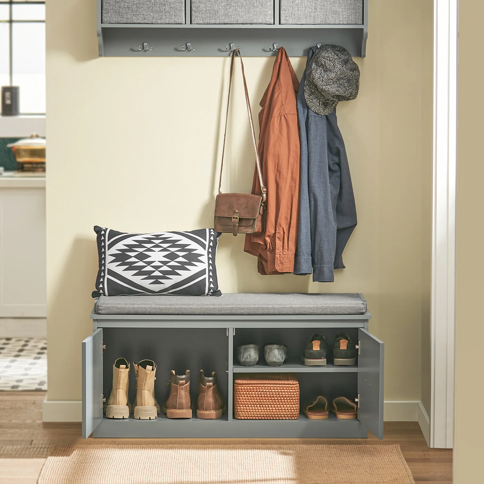 SoBuy FSR131-HG Schoenenbank voor Hal, Opbergbank met Kussen en 2 Deuren, Schoenenopberger voor Hal, Slaapkamer, Grijs, 90x34x46 cm - Image 3