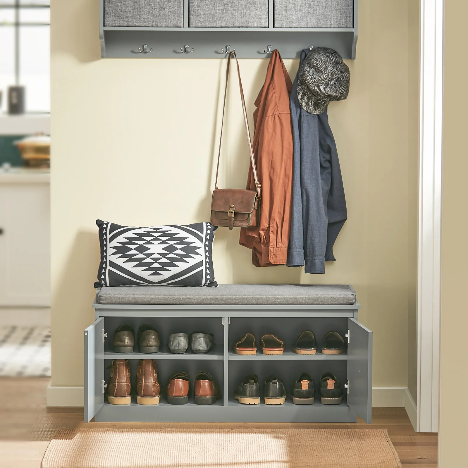 SoBuy FSR131-HG Schoenenbank voor Hal, Opbergbank met Kussen en 2 Deuren, Schoenenopberger voor Hal, Slaapkamer, Grijs, 90x34x46 cm - Image 4