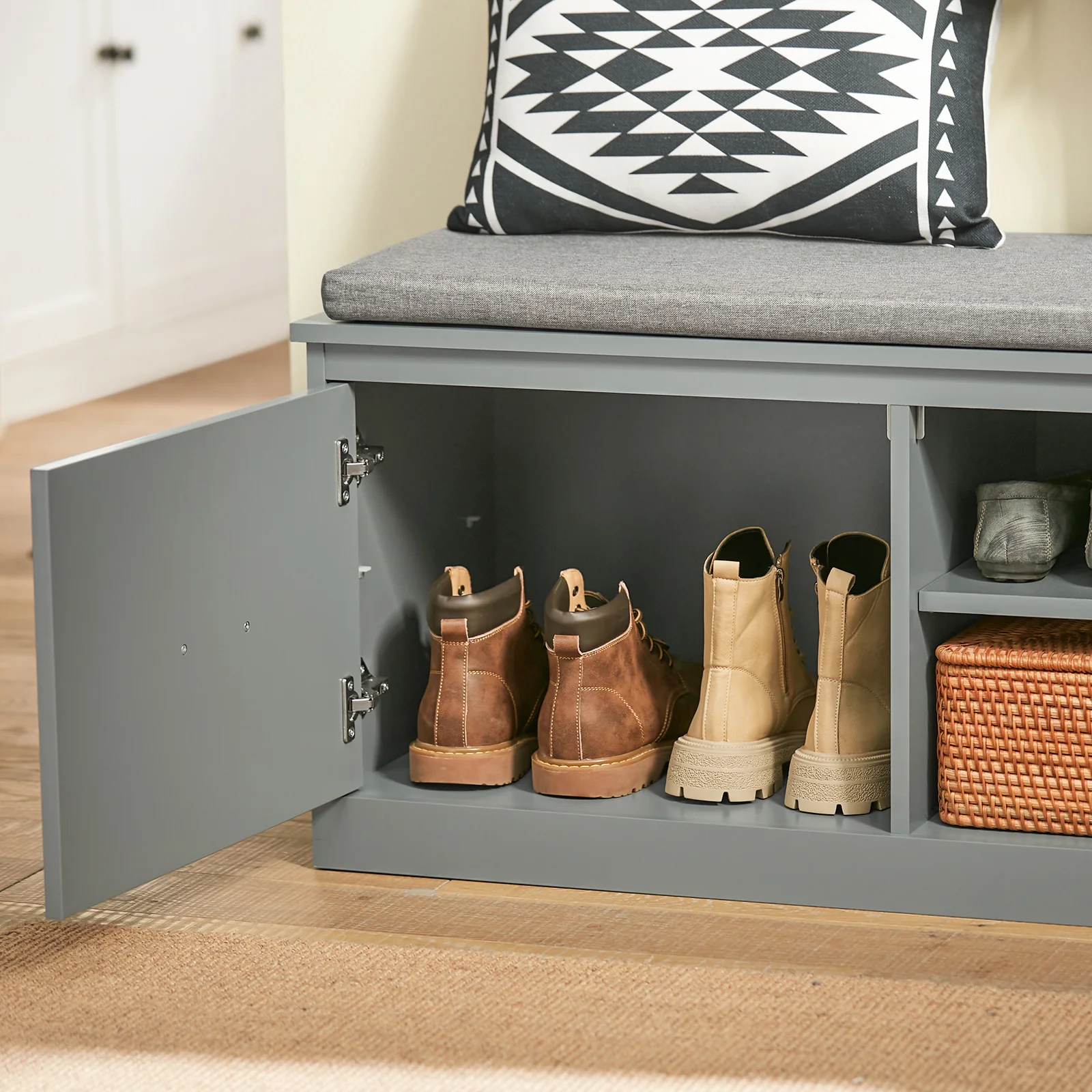 SoBuy FSR131-HG Schoenenbank voor Hal, Opbergbank met Kussen en 2 Deuren, Schoenenopberger voor Hal, Slaapkamer, Grijs, 90x34x46 cm - Image 8