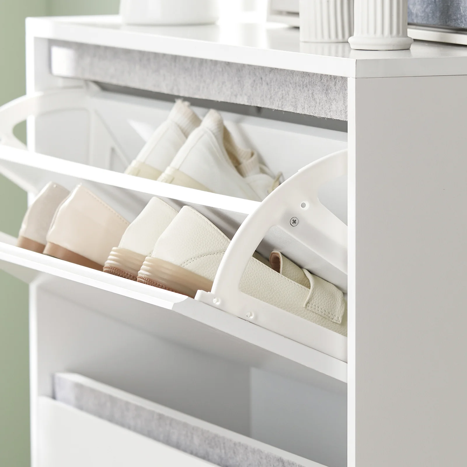 SoBuy FSR134-W Schoenenkast met Zitbank – Uitschuifbaar & Draaibaar | Entree Meubel met 2 Kleppen, 2 Deuren & 2 Lades | Wit | 124–92 x 24 x 126 cm - Image 10