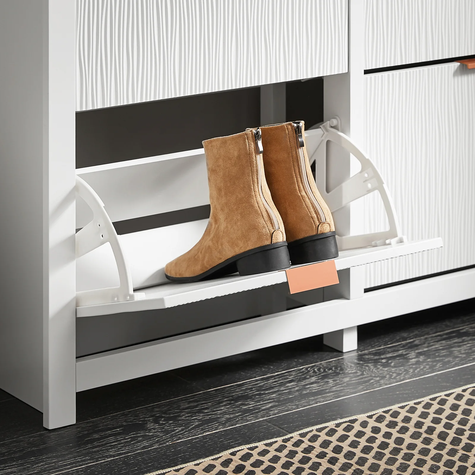 SoBuy FSR186-II-W Schoenenkast – Smalle Opbergkast met 4 Kleppen, Perfect voor Hal & Woonkamer – Compact Design, Wit – 104x23x82 cm - Image 14