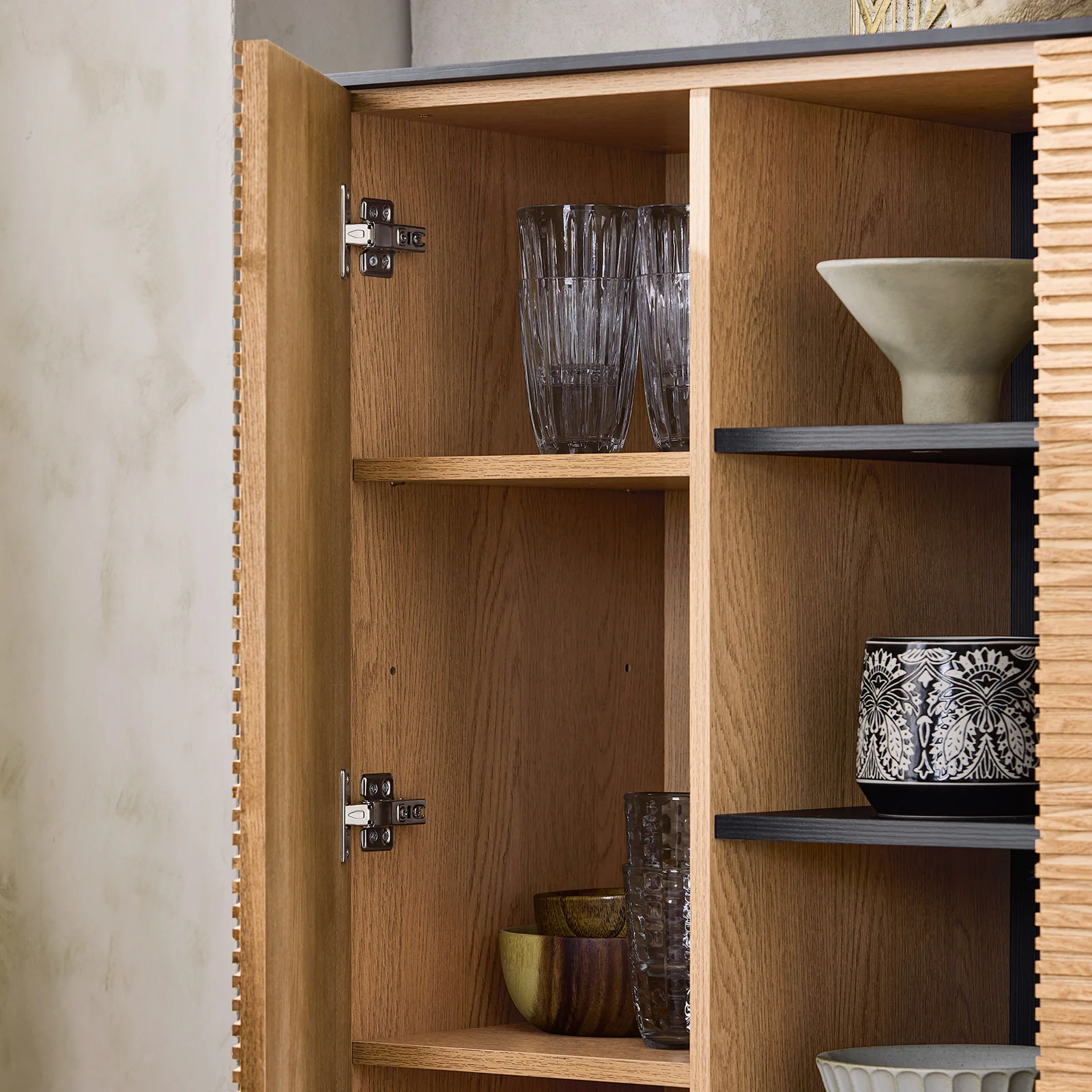 SoBuy HFSB04-SCH Dressoir, opbergkast, zijkast, opbergkast voor keuken, eetkamer, woonkamer, 2 deuren, 4 vakken, natuurlijk zwart - Image 9