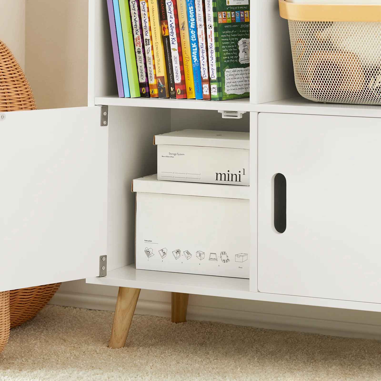 SoBuy KMB58-W Kinderboeken- en Speelgoedkast met Kasteel Design, 3 Open Planken, 2 Deuren, 63x30x103 cm – Stevige Boekenkast voor de Kinderkamer - Image 8